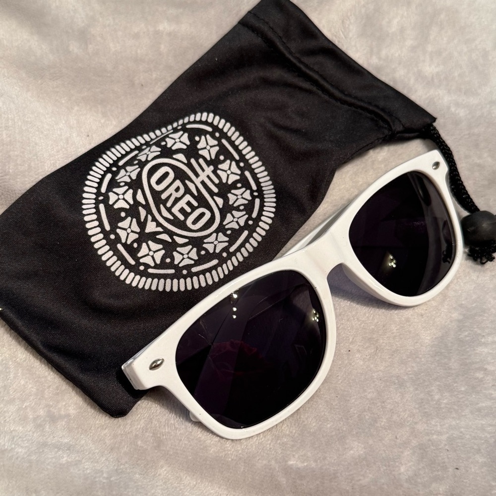 OREO brand Sunglasses with soft bag